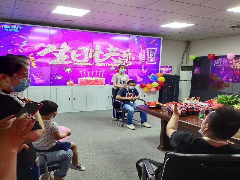 陽春三月，華邦瀛第一季度員工生日會慶?；顒訄A滿結束